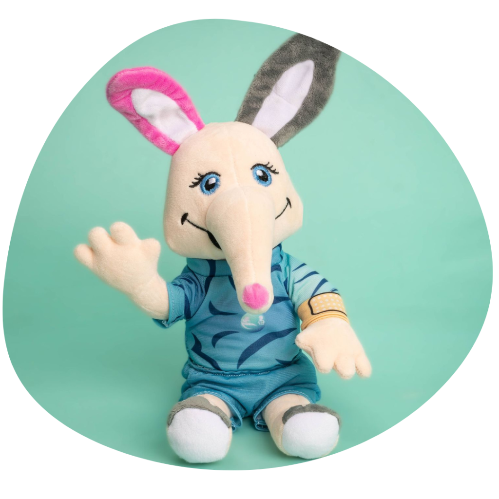 Amley-knuffel – de zachte en speelse EHBO-knuffel uit de Amley en Woko-serie, waarmee kinderen spelenderwijs eerste hulp ontdekken.